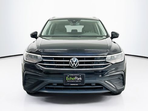 Used 2023 Volkswagen Tiguan SE w/ Panoramic Sunroof Package image 2