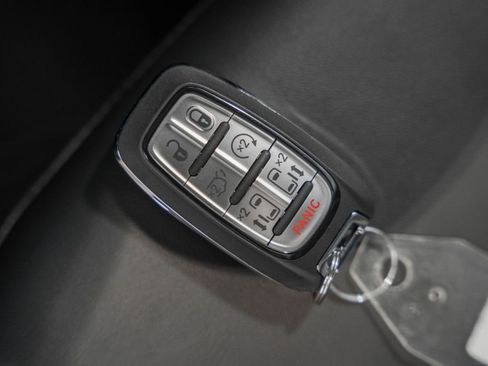 New 2026 Chrysler Pacifica Select image 40