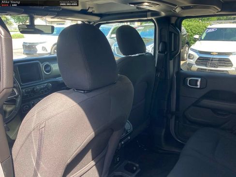 Used 2021 Jeep Wrangler Unlimited Sahara w/ Uconnect 4C Nav & Sound Group AWD/4WD image 14