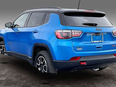 Used 2025 Jeep Compass Trailhawk AWD/4WD image 12