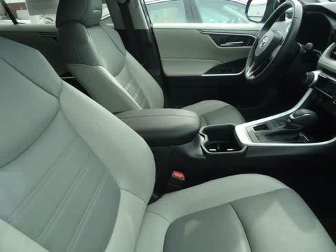 Used 2023 Toyota RAV4 XLE Premium AWD/4WD image 9