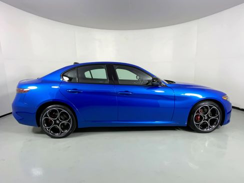 Used 2024 Alfa Romeo Giulia Veloce image 3