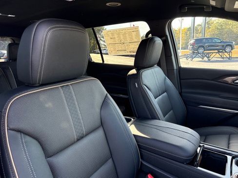 New 2026 Chevrolet Traverse High Country image 12