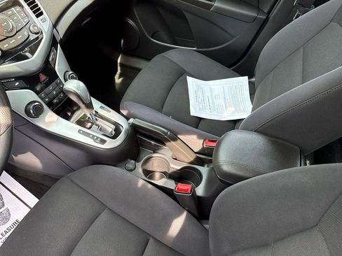 Used 2015 Chevrolet Cruze LT FWD image 19