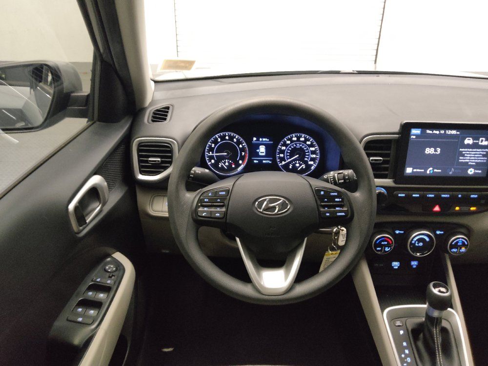 Used 2020 Hyundai Venue SEL FWD image 22