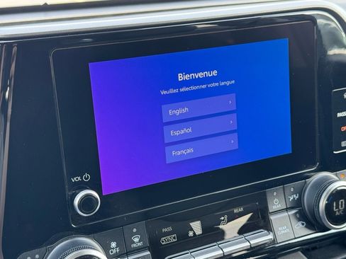 Used 2024 Toyota Highlander XLE image 32