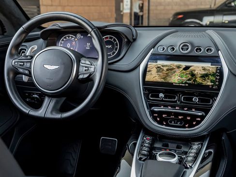 Used 2024 Aston Martin DBX AWD/4WD image 16