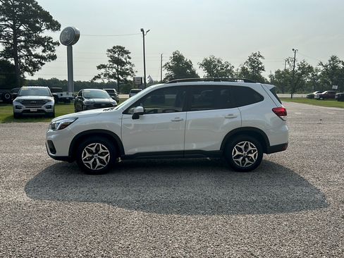 Used 2020 Subaru Forester Premium w/ Popular Package #1 AWD/4WD image 3