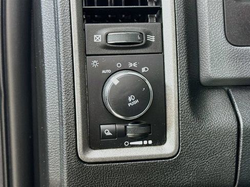 Used 2018 RAM 1500 Express w/ Express Value Package RWD image 11
