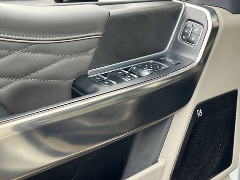 Used 2025 Ford F450 Platinum w/ Platinum Plus Package image 15