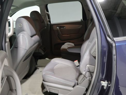 Used 2017 Chevrolet Traverse LT w/ Traveler's Package AWD/4WD image 18