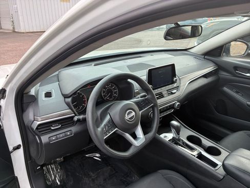 Used 2025 Nissan Altima 2.5 SV FWD image 33