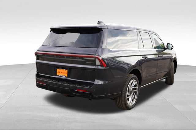 Used 2025 Lincoln Navigator L Reserve AWD/4WD image 5
