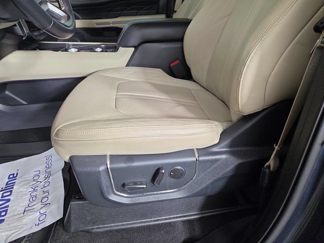 Used 2024 Ford Expedition Platinum AWD/4WD image 33