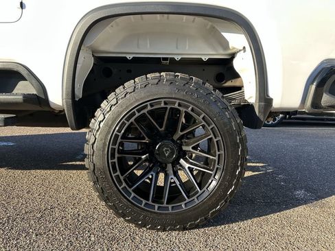 Used 2024 Chevrolet Silverado 2500 Custom image 31