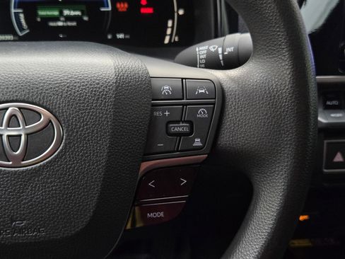 Used 2025 Toyota Camry LE image 21