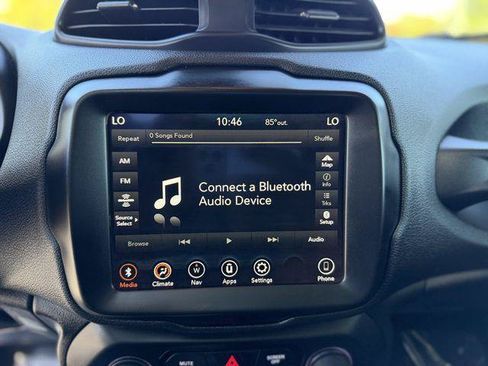 Certified 2023 Jeep Renegade Latitude w/ Sun/Sound Group AWD/4WD image 17