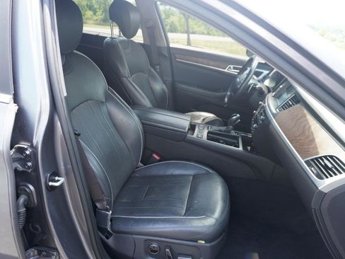 Used 2015 Hyundai Genesis 5.0 RWD image 31