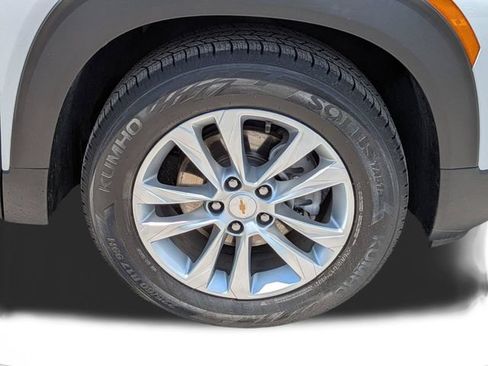 Used 2023 Chevrolet TrailBlazer LT FWD image 11