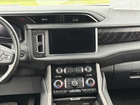 Used 2024 GMC Yukon XL Denali AWD/4WD image 35