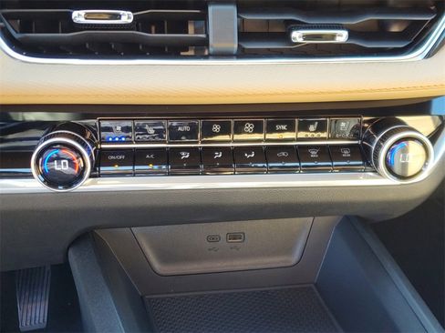 New 2026 Chevrolet Equinox ACTIV w/ Convenience Package III image 28