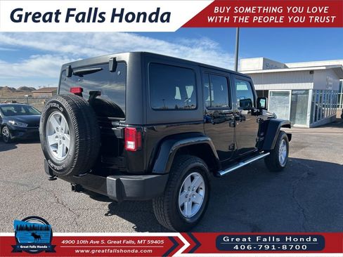 Used 2017 Jeep Wrangler Unlimited Sahara w/ Dual Top Group image 9
