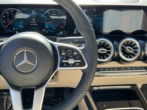 Used 2021 Mercedes-Benz GLB 250 image 43