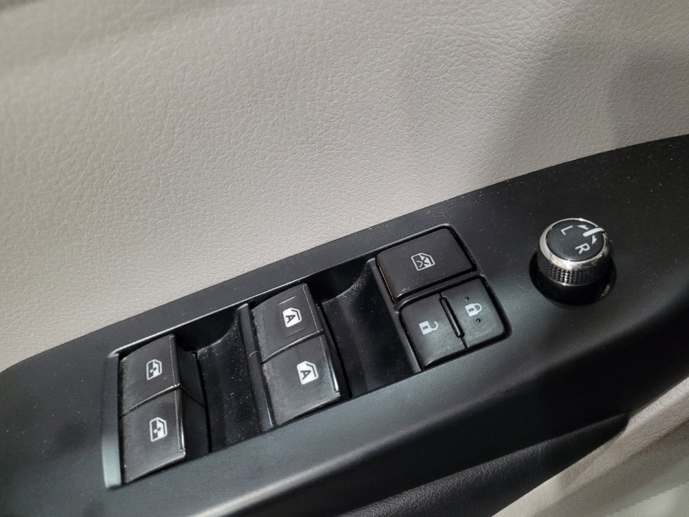 Used 2019 Toyota Highlander Plus AWD/4WD image 27
