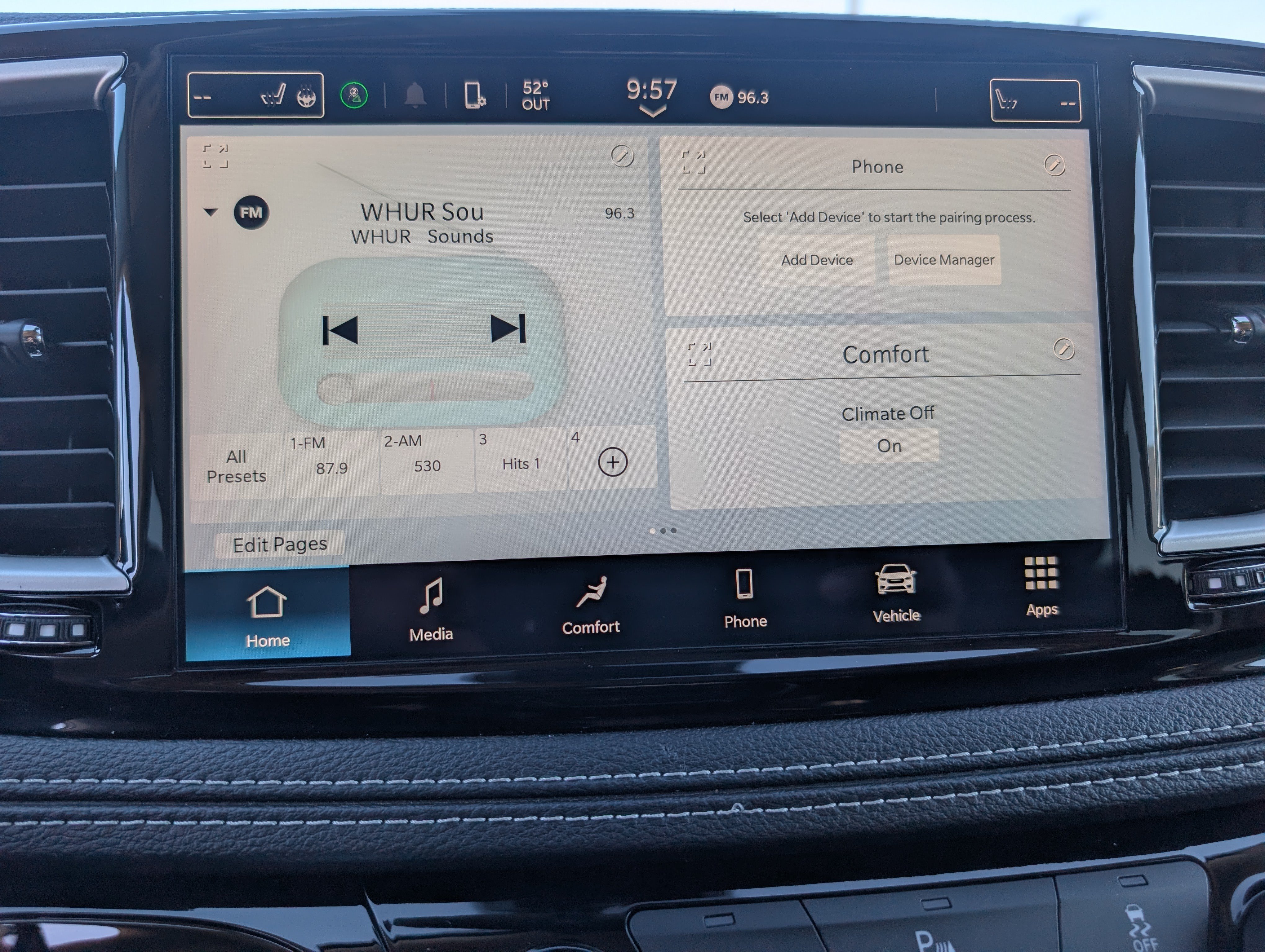 Used 2023 Chrysler Pacifica Touring-L FWD image 31
