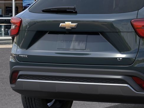 New 2026 Chevrolet Trax LT w/ Sunroof Package FWD image 38