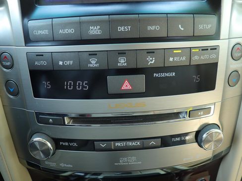 Used 2013 Lexus LX 570 4WD w/ Luxury Pkg image 37