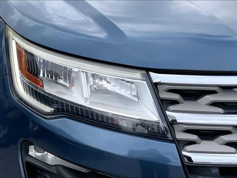 Used 2018 Ford Explorer XLT w/ Equipment Group 202A FWD image 27