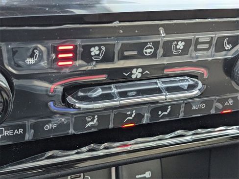 New 2025 Jeep Grand Cherokee Limited image 24