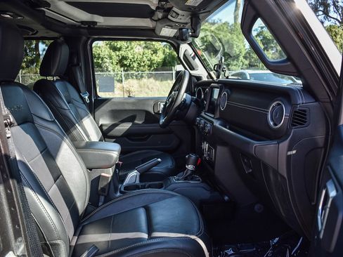 Used 2018 Jeep Wrangler Unlimited Sahara image 14