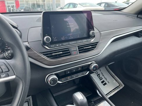 Used 2023 Nissan Altima 2.5 SV FWD image 16