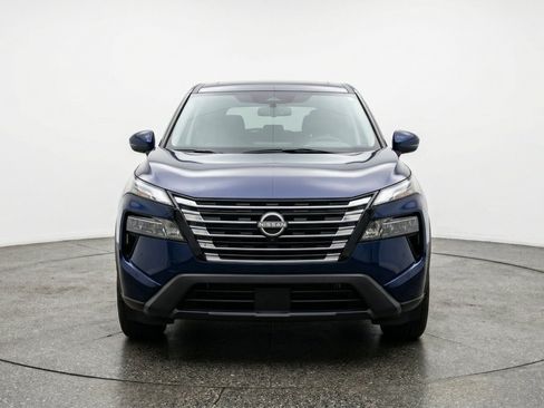 Used 2025 Nissan Rogue SV AWD/4WD image 2