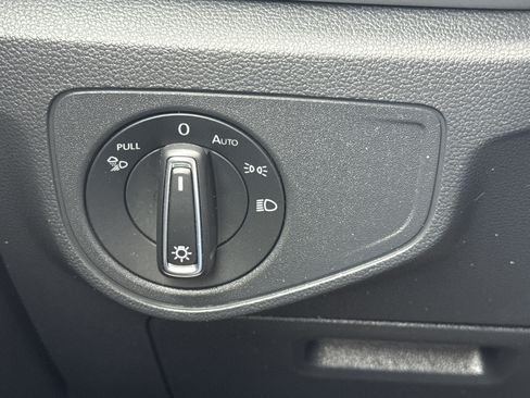 Used 2022 Volkswagen Atlas Cross Sport SE image 15