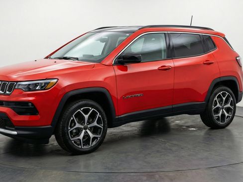 Used 2025 Jeep Compass Limited image 3