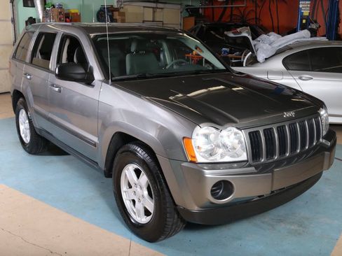 Used 2007 Jeep Grand Cherokee Laredo AWD/4WD image 1
