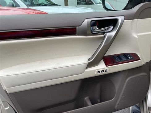 Used 2011 Lexus GX 460 image 23