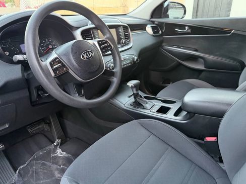 Used 2019 Kia Sorento L image 13