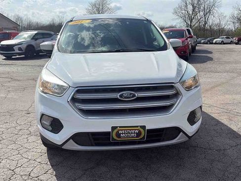 Used 2017 Ford Escape SE image 3