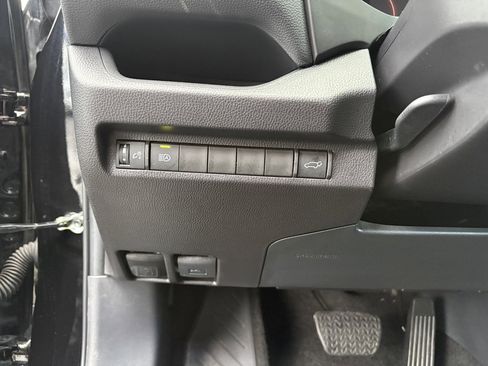 Used 2025 Toyota RAV4 XLE image 17