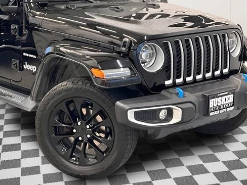 Used 2022 Jeep Wrangler Unlimited Sahara w/ Cold Weather Group AWD/4WD image 29