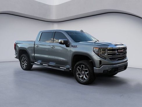 Used 2024 GMC Sierra 1500 SLT w/ SLT Premium Plus Package AWD/4WD image 7