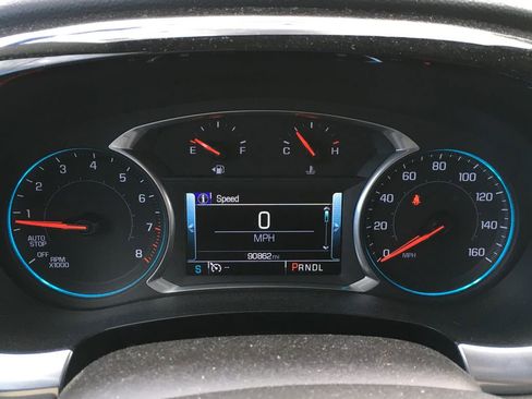 Used 2019 Chevrolet Traverse LT w/ LT Premium Package AWD/4WD image 2