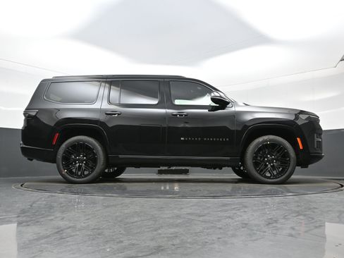 New 2026 Jeep Grand Wagoneer Limited image 17