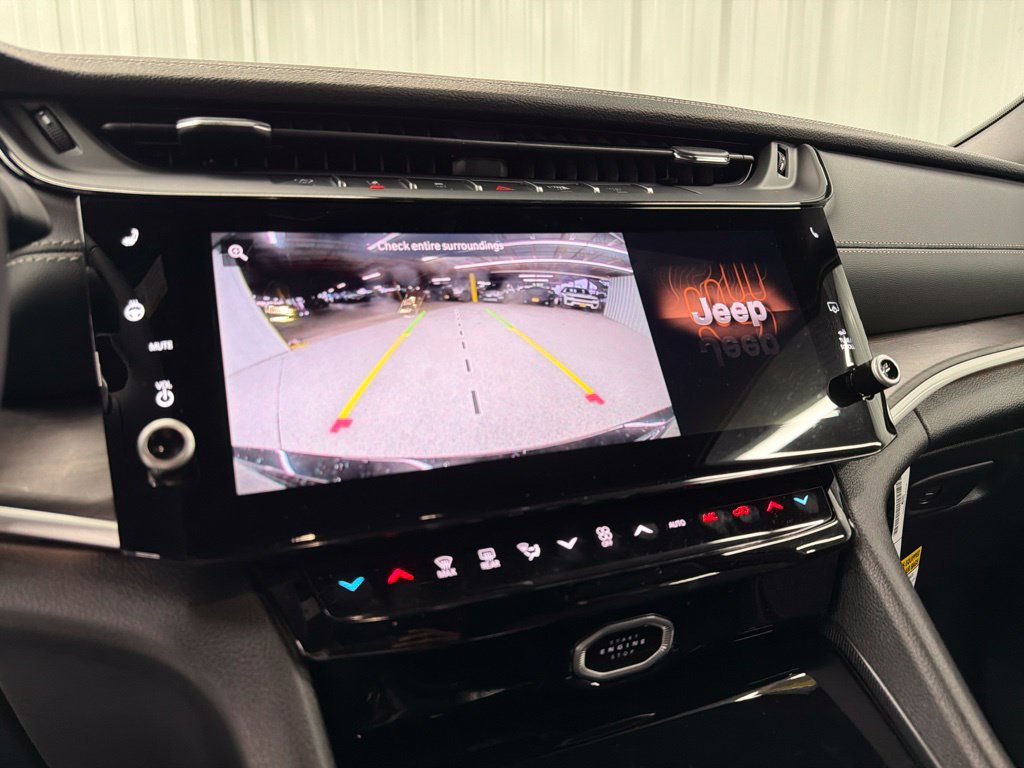 New 2027 Jeep Grand Cherokee Limited RWD image 18