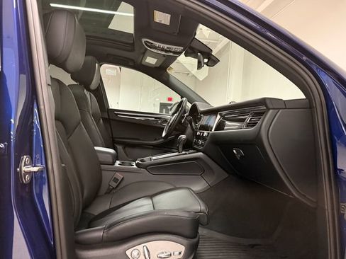 Certified 2026 Porsche Macan AWD/4WD image 24