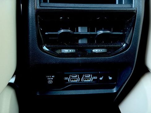 Used 2023 Jeep Grand Cherokee 4WD 4xe image 19